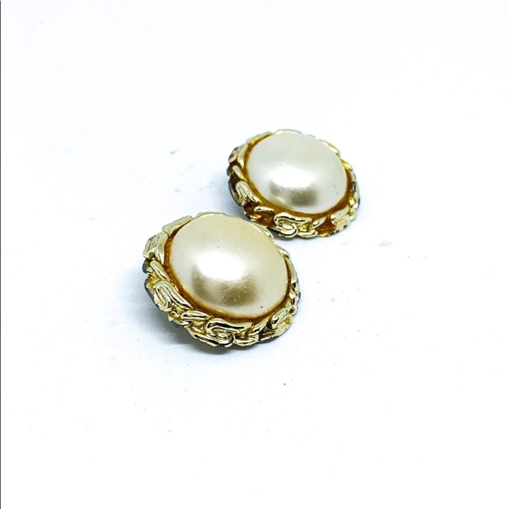 Vintage Large Pearl Clip On Earrings